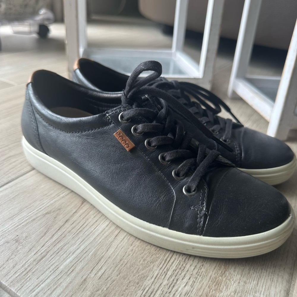 ECCO Woman’s Black Leather Sneakers